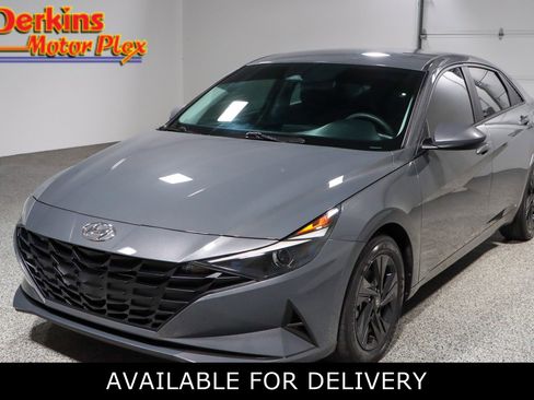 Used 2023 Hyundai Elantra SEL w/ Cargo Package FWD image 1