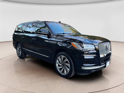 Used 2023 Lincoln Navigator L Reserve image 4
