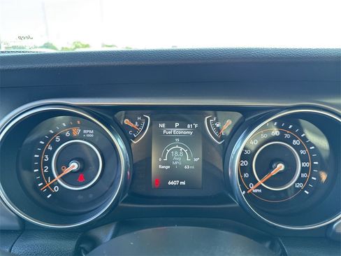 Used 2023 Jeep Gladiator Sport image 21