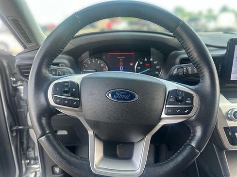 Used 2022 Ford Explorer XLT image 26