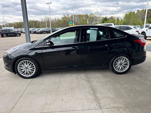 Used 2014 Ford Focus Titanium FWD image 2