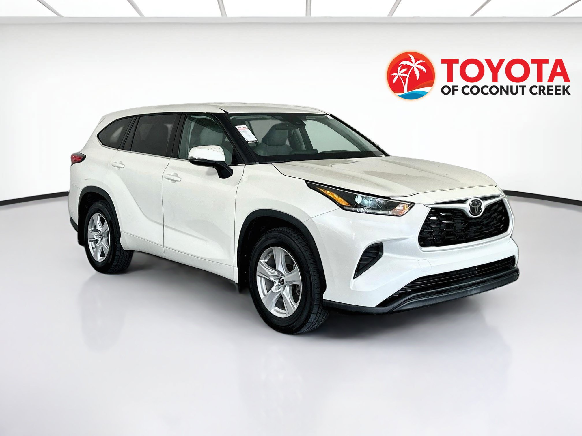 Used 2021 Toyota Highlander L AWD/4WD image 1