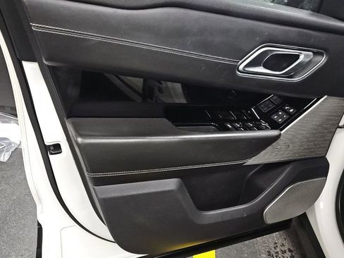 Used 2020 Land Rover Range Rover Velar R-Dynamic HSE image 9