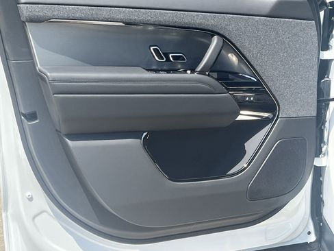 Used 2025 Land Rover Range Rover Sport Dynamic SE image 11