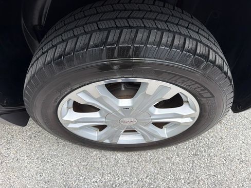Used 2017 GMC Terrain SLE w/ Chrome Edition FWD image 16