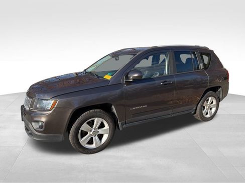 Used 2016 Jeep Compass Latitude image 2