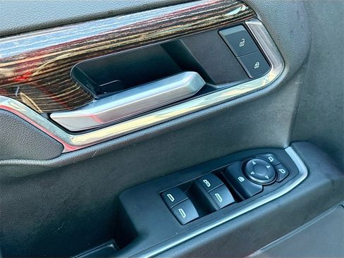Used 2025 GMC Sierra 1500 Elevation image 18