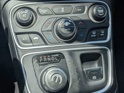 Used 2016 Chrysler 200 Limited w/ Anniversary Edition FWD image 21
