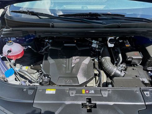 Used 2025 Kia Carnival FWD image 30