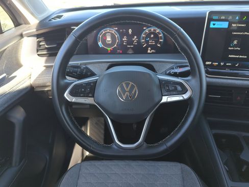 Certified 2025 Volkswagen Tiguan S image 9