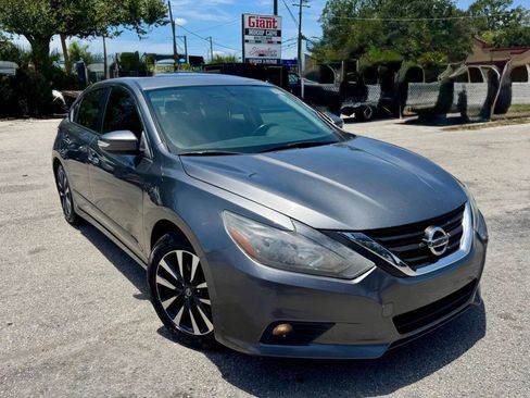 Used 2016 Nissan Altima 2.5 SL w/ 2.5 Technology Package FWD image 3