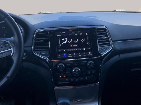 Used 2022 Jeep Grand Cherokee Laredo X RWD image 7