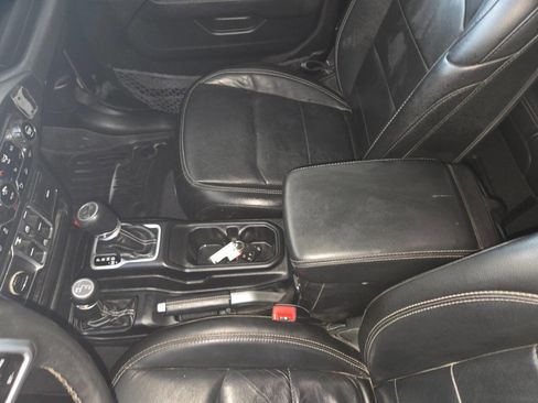 Used 2018 Jeep Wrangler Unlimited Sahara AWD/4WD image 21