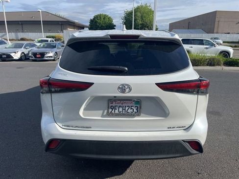 Used 2023 Toyota Highlander XLE image 5