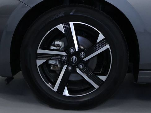 Used 2025 Nissan Sentra SV FWD image 31