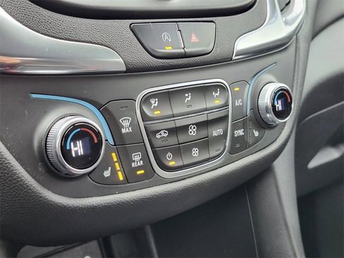 Used 2023 Chevrolet Equinox LT image 20