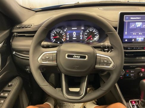 Used 2022 Jeep Compass Latitude AWD/4WD image 18