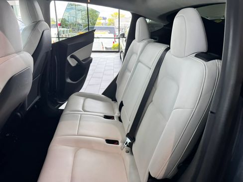 Used 2021 Tesla Model Y Long Range AWD/4WD image 19