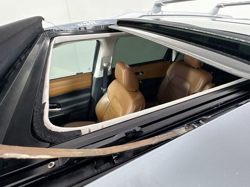 Used 2024 Nissan Pathfinder Platinum image 25