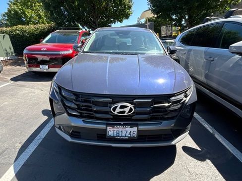 Used 2025 Hyundai Tucson SE AWD/4WD image 2