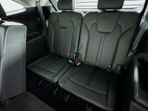 Used 2024 Kia Sorento S image 29