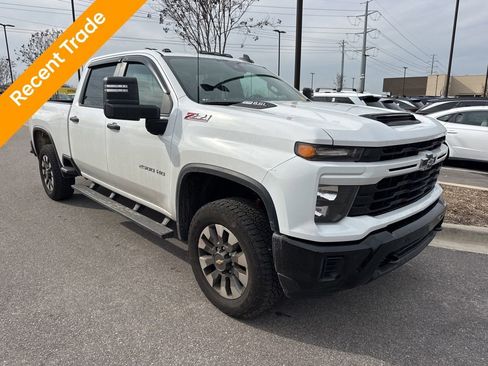 Used 2025 Chevrolet Silverado 2500 Custom w/ Custom Value Package image 2