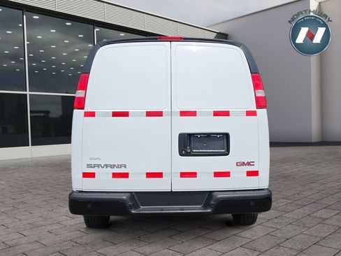 Used 2022 GMC Savana 2500 RWD image 4