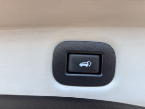 Used 2020 Nissan Rogue SV FWD image 11