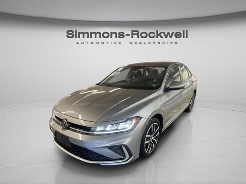 Used 2025 Volkswagen Jetta SE image 1