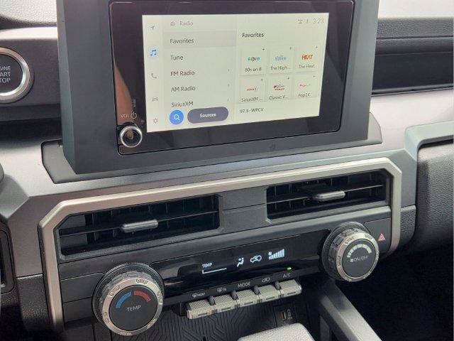 Used 2025 Toyota 4Runner SR5 AWD/4WD image 27