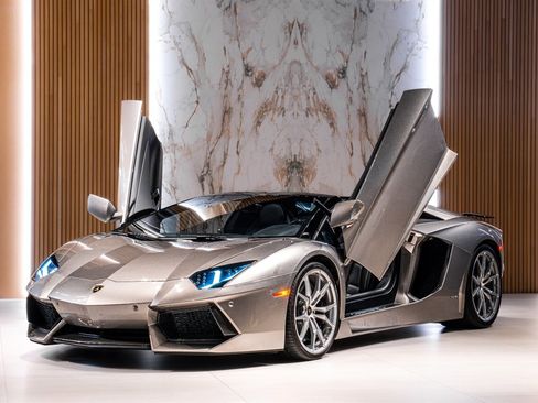 Used 2014 Lamborghini Aventador LP 700-4 image 2