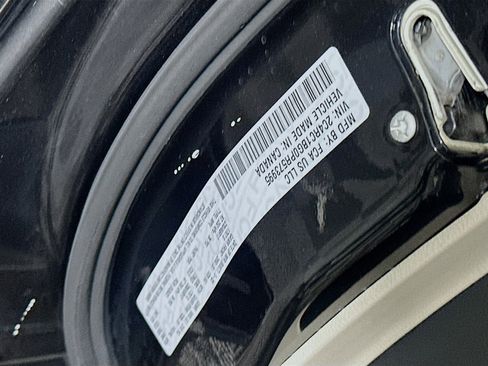 Used 2023 Chrysler Pacifica Touring-L image 12