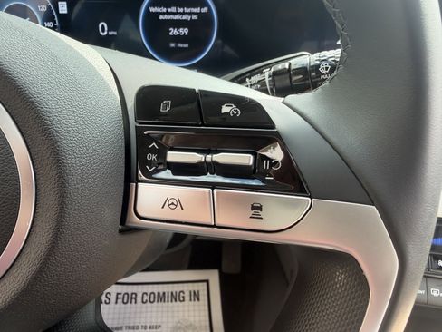 Certified 2025 Hyundai Elantra Limited FWD image 30
