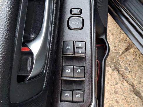 Used 2016 Toyota Camry SE image 22