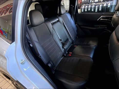 Used 2024 Mitsubishi Outlander SE FWD image 15