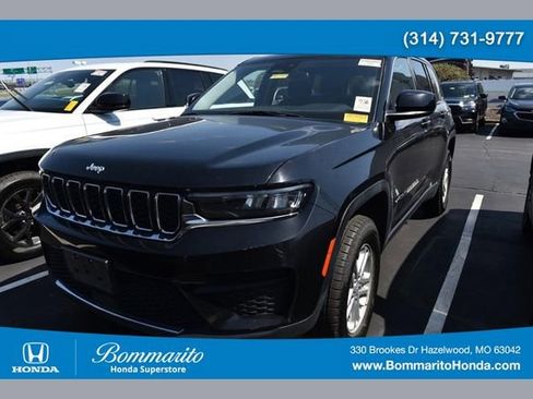Used 2024 Jeep Grand Cherokee Laredo image 1