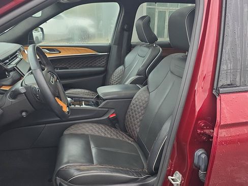 Used 2024 Jeep Grand Cherokee L Summit AWD/4WD image 15