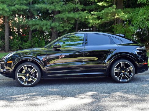 Used 2023 Porsche Cayenne Platinum Edition AWD/4WD image 3