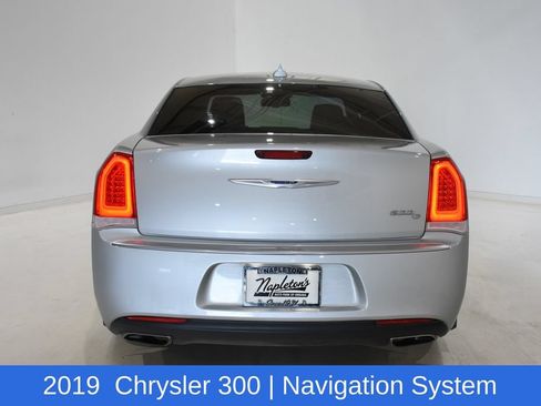 Used 2019 Chrysler 300 C w/ Harman/Kardon Audio Group RWD image 5
