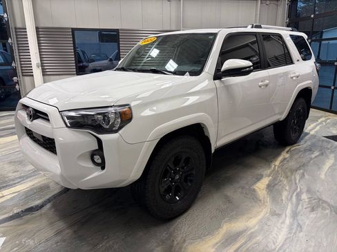 Used 2022 Toyota 4Runner SR5 Premium w/ Moonroof Package AWD/4WD image 45