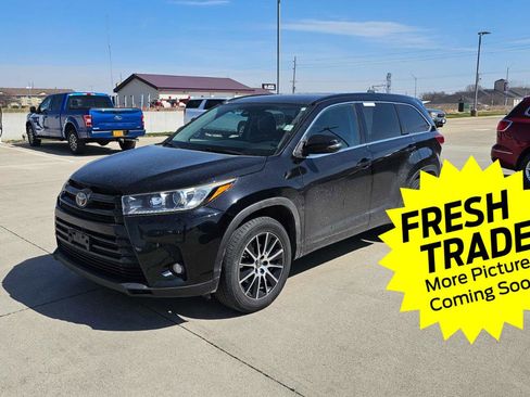 Used 2017 Toyota Highlander SE image 1