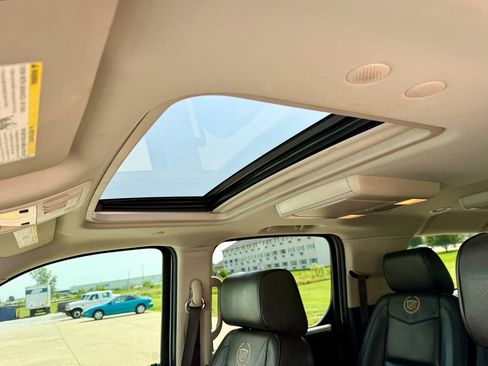 Used 2013 Cadillac Escalade ESV Platinum AWD/4WD image 30