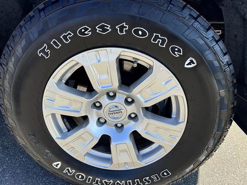 Used 2018 Nissan Titan SV w/ SV Convenience Package image 10