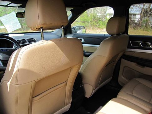 Used 2017 Ford Explorer XLT w/ Equipment Group 202A image 29