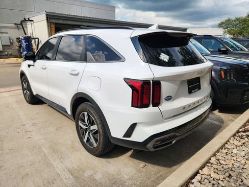 Certified 2022 Kia Sorento S FWD image 3