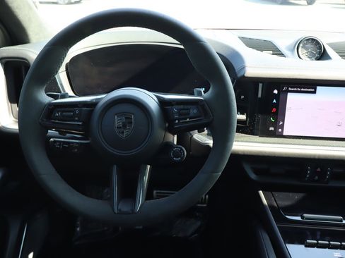 Used 2025 Porsche Cayenne Turbo image 10