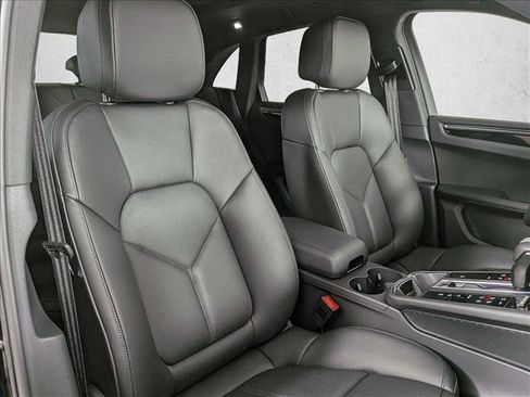 New 2026 Porsche Macan image 24