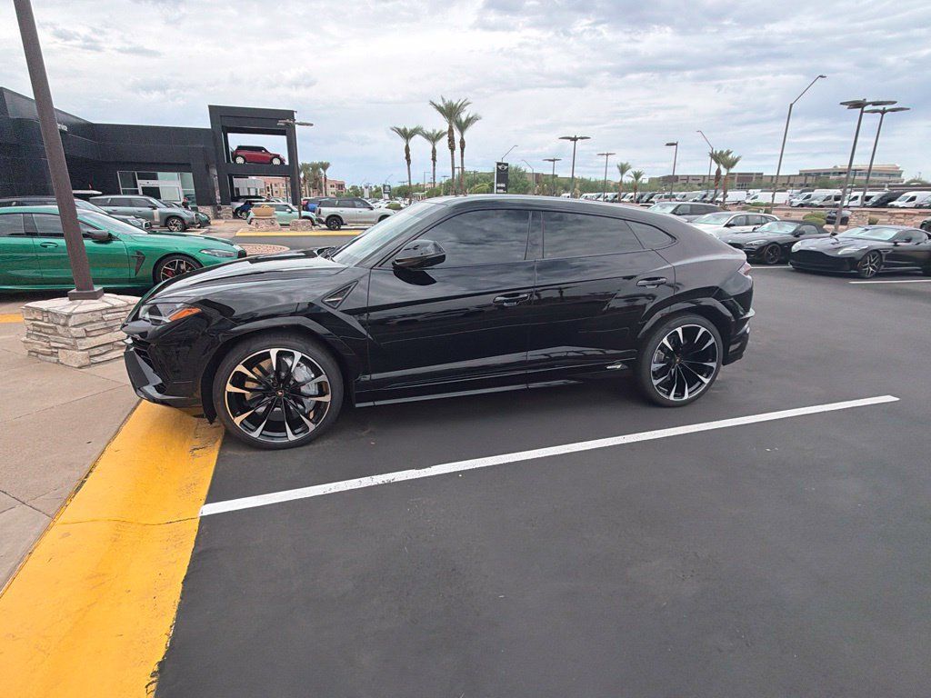 Used 2023 Lamborghini Urus S AWD/4WD image 2