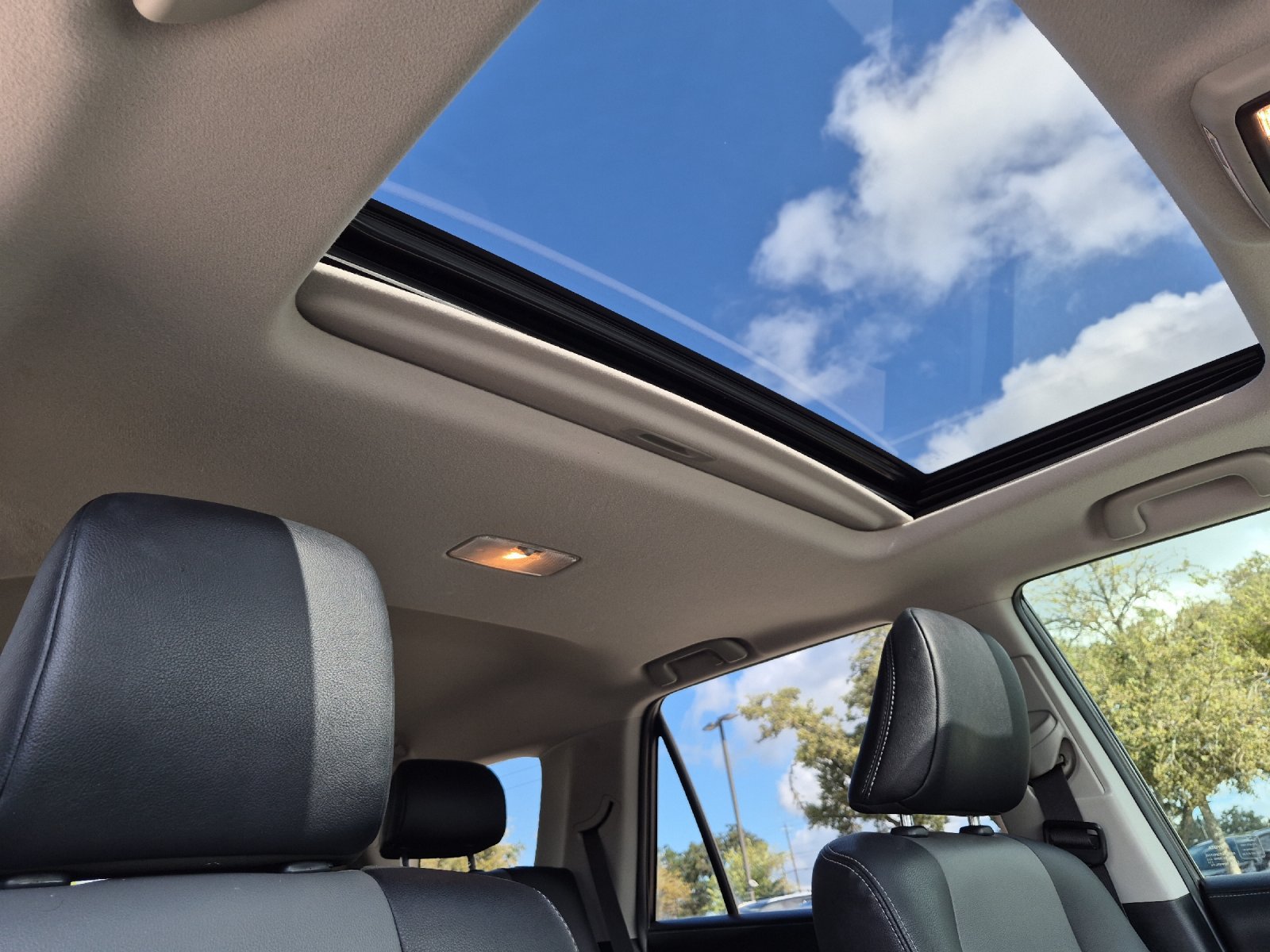 Used 2021 Toyota 4Runner SR5 Premium w/ Moonroof Package AWD/4WD image 17