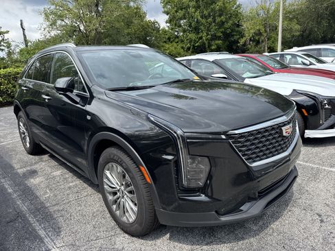 Used 2025 Cadillac XT4 Premium Luxury FWD image 4